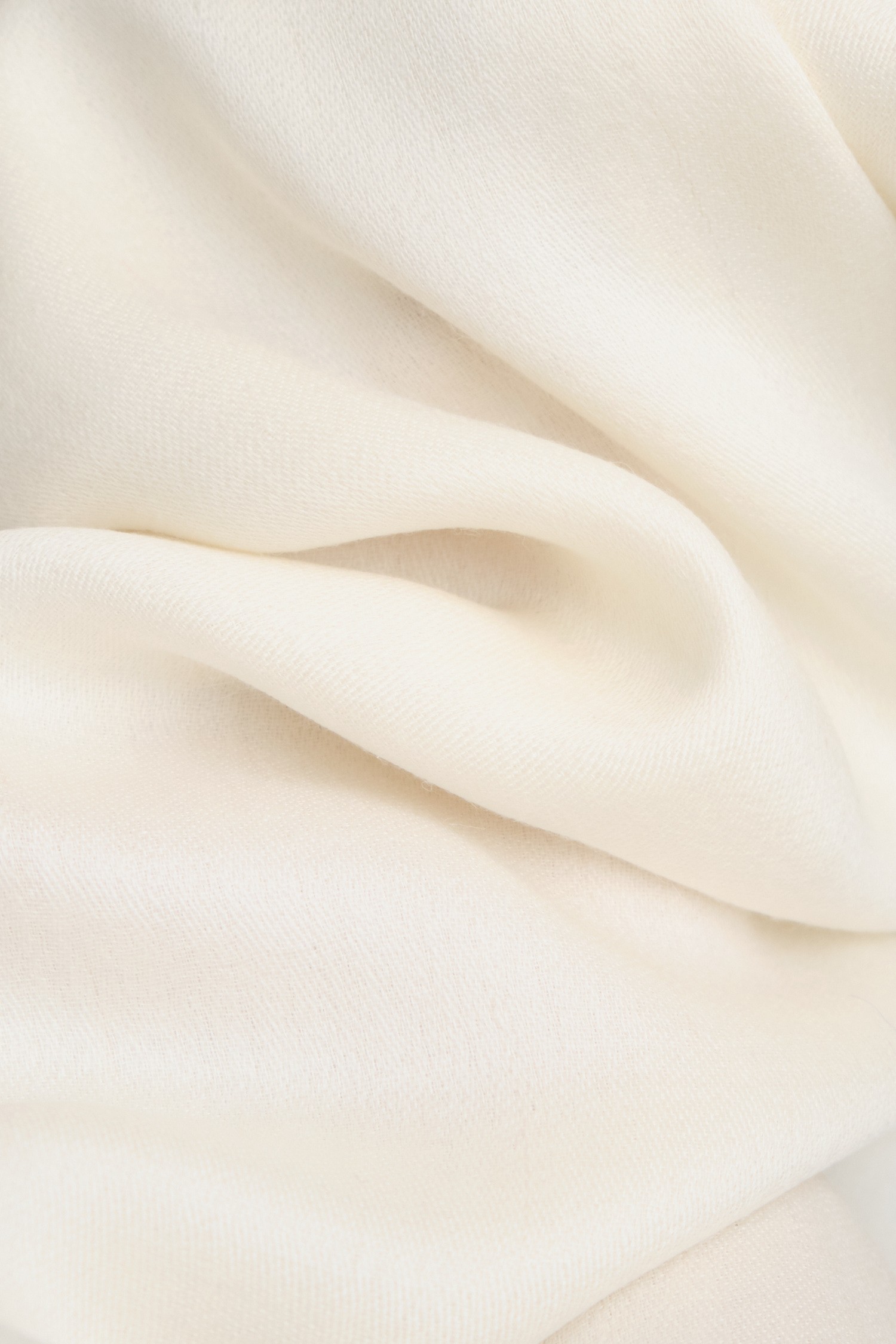 Whisper satine shawl, vanilla - Image 2