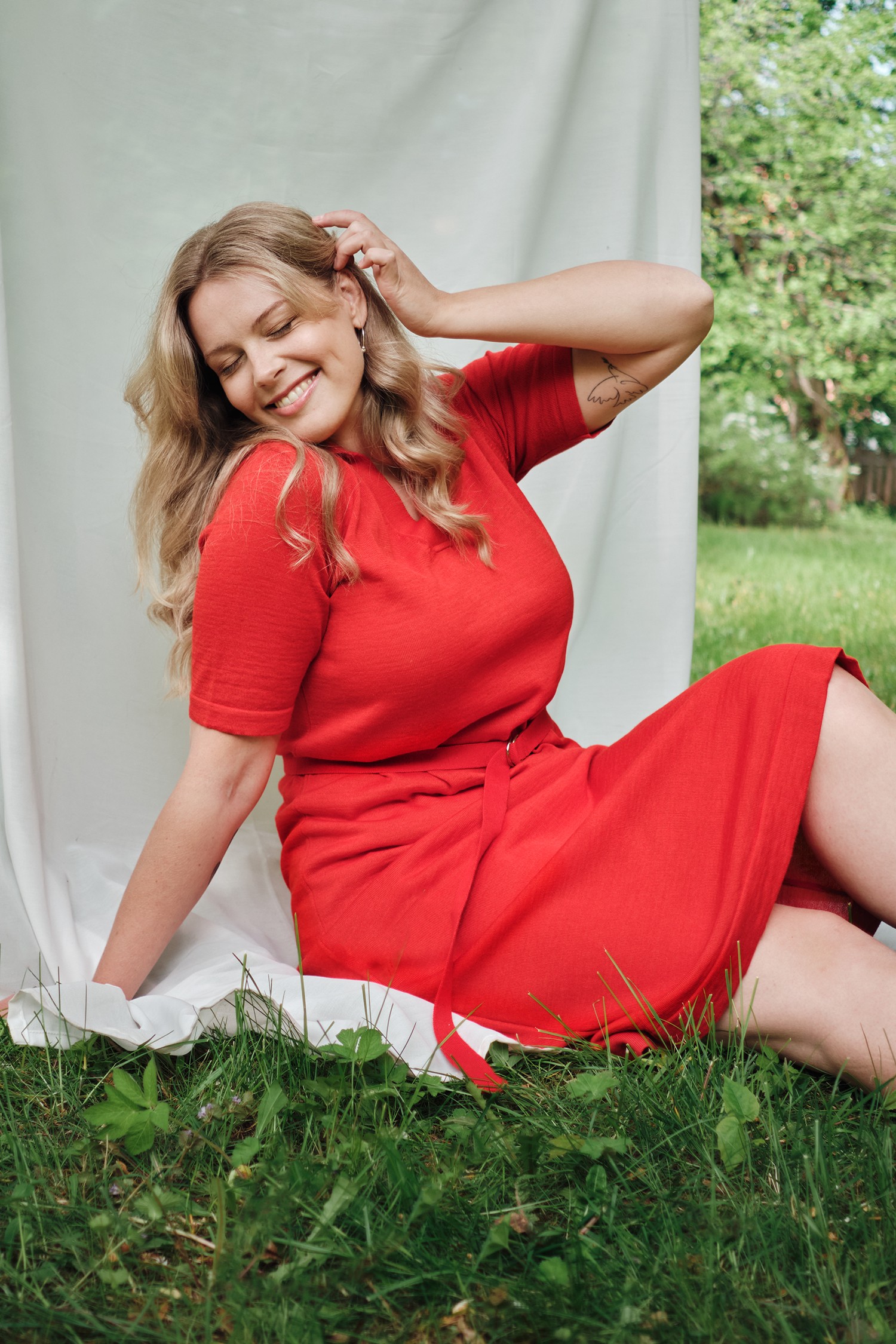 VOYAGE knitted dress, scarlet red